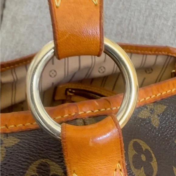 Louis Vuitton Delightful Monogram Bag
(Authentic) - Picture 8 of 11